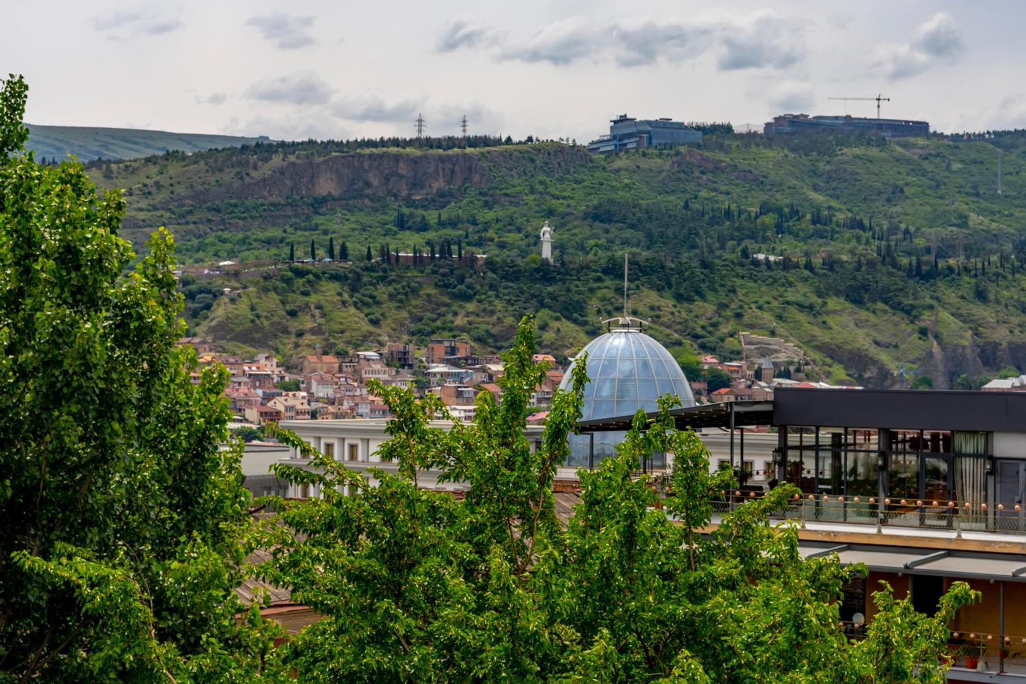 Iris Hotel Tbilisi Eksteriør billede